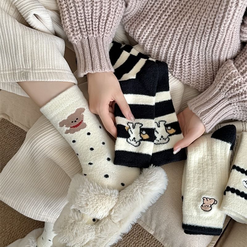 Calzini ricamati con cartoni animati da donna e da uomo - Calzini morbidi in pile australiano, spessi e caldi, a metà polpaccio, per la casa, l'inverno e l'uso quotidiano_voghion.com