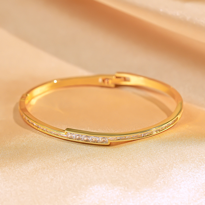 Real Gold Plated Square Zircon Splicing Clasp For Women Fashionable Light Micro Inlaid Full Diamond Bracelet_voghion.com