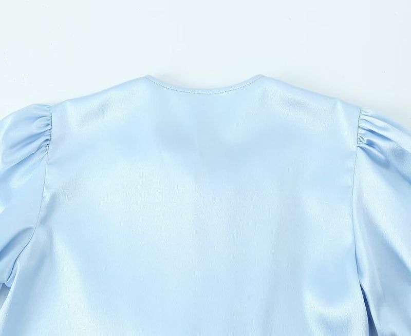 Completo top con nodo a farfalla e pantaloni in raso da donna estate 2024_voghion.com