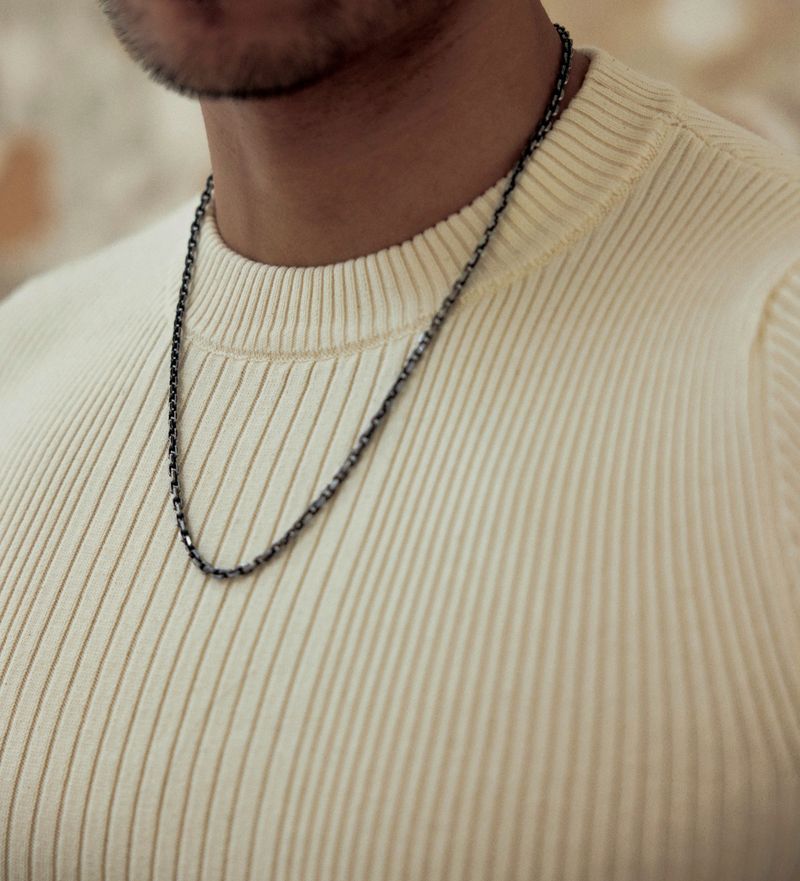 "Slim Fit Knit Thermal Long Sleeve T-Shirt – Stretchable Base Layer For Men In Black/Off-White (M-XXXL)"_voghion.com