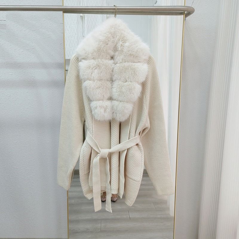 Damenbekleidung: Luxuriöse Strickjacke für Damen mit Kragen aus Kunstfuchspelz – weicher und warmer Pullovermantel mit offener Vorderseite für elegante Freizeitkleidung (Grau, Schwarz)_voghion.com