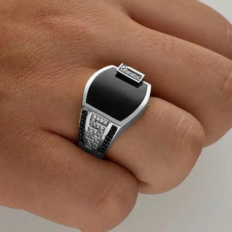 Vendite calde Nuovo 2024 Anelli in metallo lucido per uomo Larghezza geometrica Sigillo quadrato Dito stile punk Anello di moda Accessori per gioielli_voghion.com
