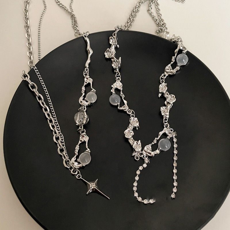 Puro desiderio ragazza calda ~ Collana in pietra di luna bianca femminile dolce fresco rete rossa collana accessori design di nicchia catena clavicola_voghion.com