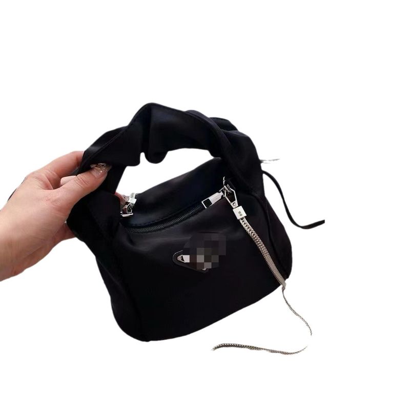 Borsa a mano in nylon nuova di zecca per donna, con tracolla a catena e tracolla a nuvola, versatile borsa per il trucco alla moda_voghion.com