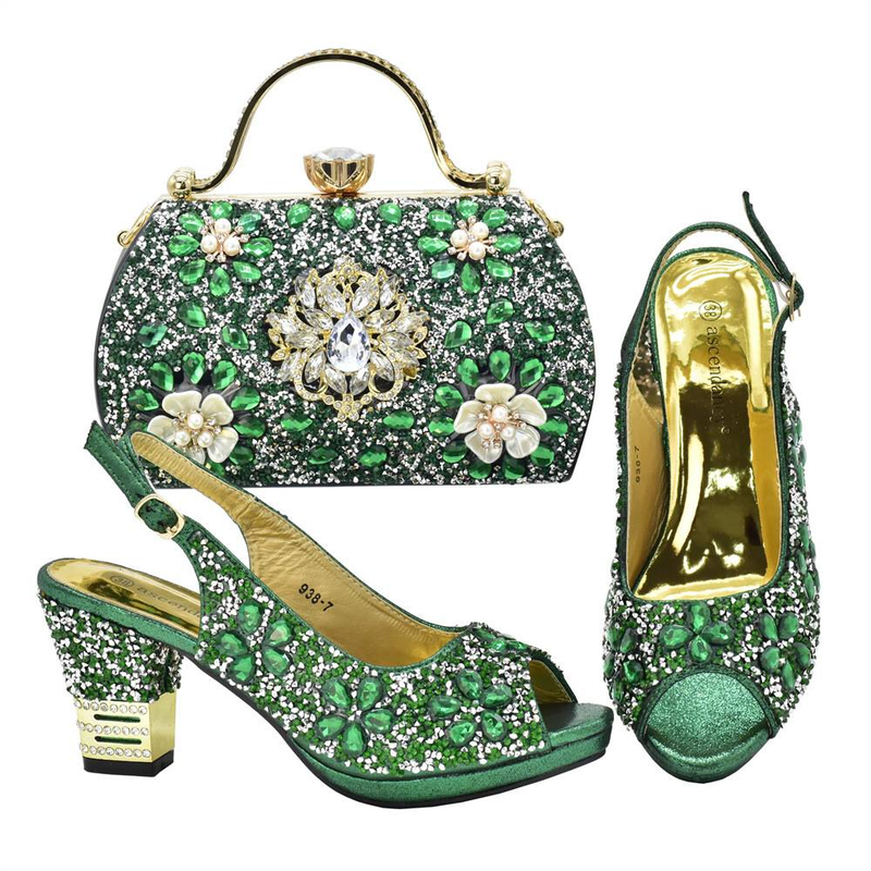 Vintage Diamond-encrusted Floral Embellished Square Heels With Pointed Heels Paired With A Solid Color Party And Dinner Bag Set_voghion.com