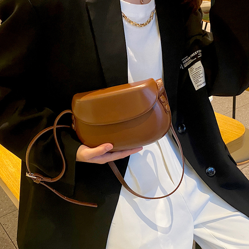 2024 Nieuwe grote geperste shell tas, veelzijdige leren zadeltas, casual en modieuze schoudertas, crossbody tas_voghion.com