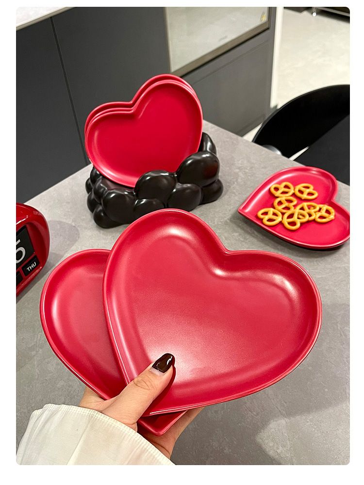 Modern Heart-Shaped Ceramic Bone Dish Set – Hand-Painted Underglaze Design, Wedding Favors, Coffee & Tea Side Plates (Set Of 4)_voghion.com