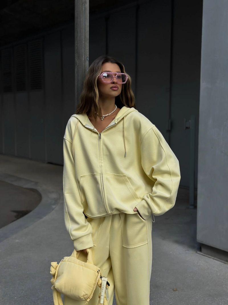 Completo due pezzi casual da strada, con giacca, cravatta, pantaloni a gamba larga, manica lunga, cerniera e tinta unita_voghion.com