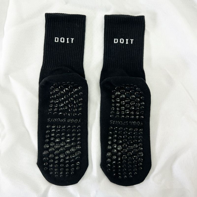 Surge Yoga For Women Indoor Fitness Mid-Calf Sports Anti-Pilling Jump Exercise Silicone Non-Slip Floor Pilates Socks_voghion.com