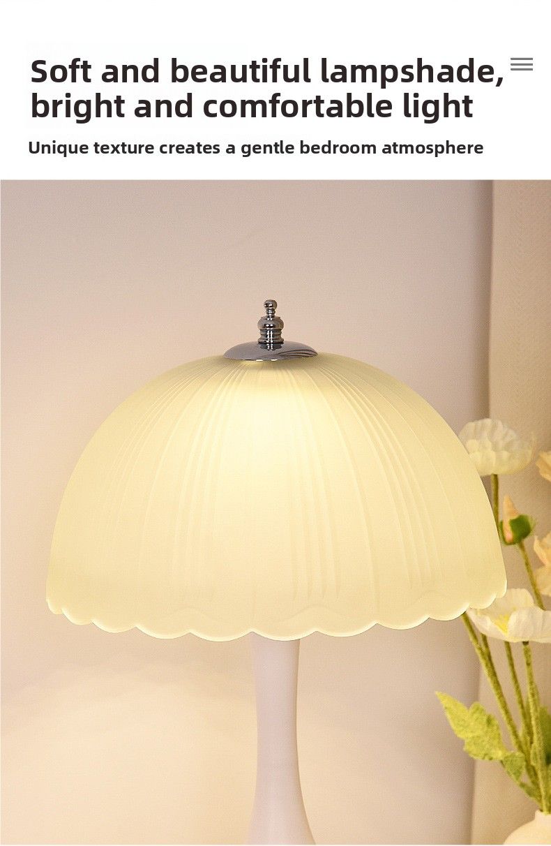 Lampada da comodino 2025 Nuova luce notturna romantica in stile crema per camera da letto principale moderna di lusso di fascia alta_voghion.com
