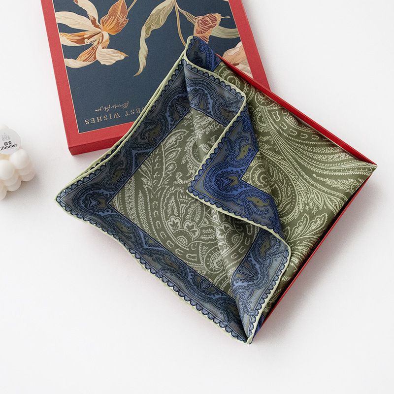 Seta fresca, traspirante, decorata con elementi artistici. Sono adatti per l'estate morbida femminile e versatili floreali_voghion.com