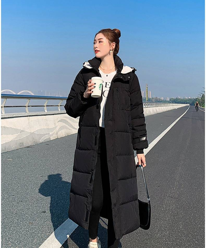 British-Inspired Longline Puffer Coat – Korean-Style Oversized Winter Parka With Contrast Stitching & Extended Coverage (White/Black)_voghion.com