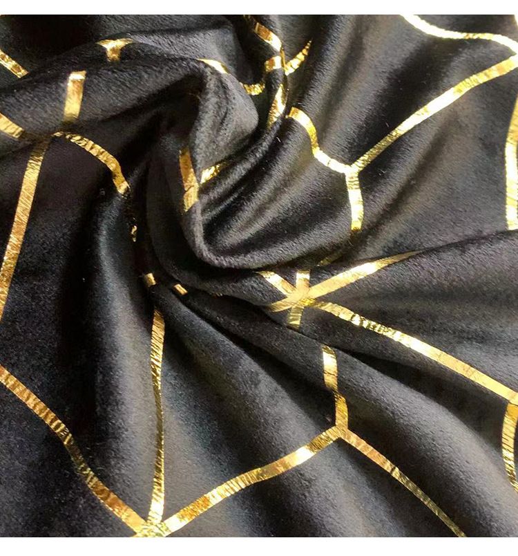 Luxuriöse Tischdecke aus smaragdgrünem Samt mit goldener geometrischer Stickerei – Elegante rechteckige Esstischdecke für formelle und festliche Dekoration_voghion.com