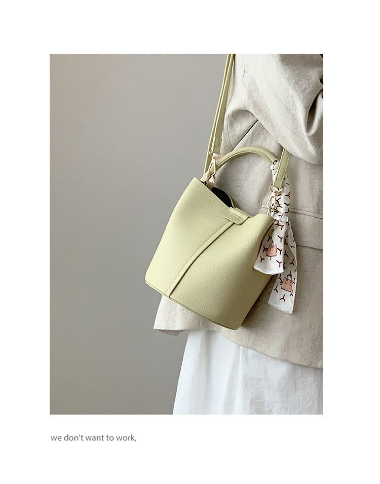 H7 Soft Handbag for Women Summer 2023 New Trendy Fashionable Bucket with Unique Design and Versatile Ins Crossbody Bag_voghion.com