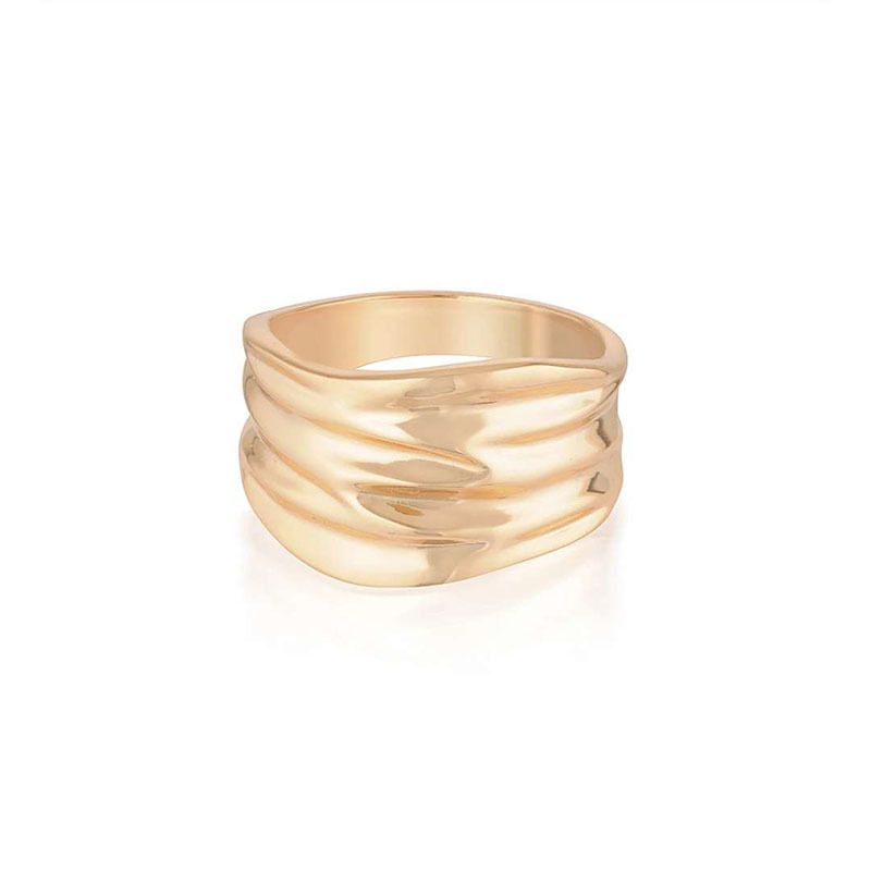 Anello da donna in acciaio al titanio placcato con motivo a martello largo, stile freddo, con texture neutra irregolare, design di design_voghion.com