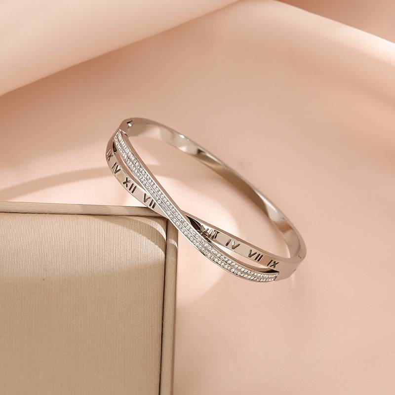 Modisches Vollzirkon-Römisches Digitales Kreuzarmband für Frauen, personalisiertes Armband_voghion.com