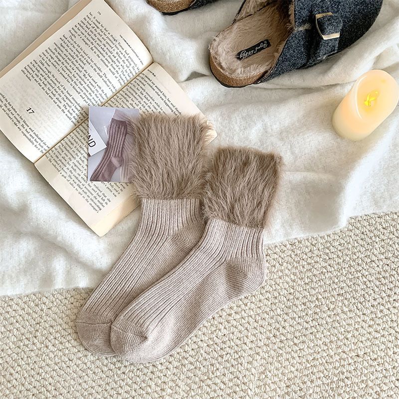 2025 - Calzini pelosi per abbigliamento esterno autunnale e invernale da donna, abbinati a scarpe Burken e calzini a metà polpaccio_voghion.com