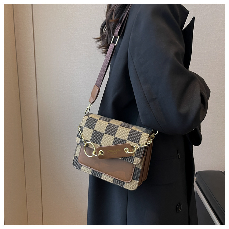 2023 New Trendy Crossbody Bag: Texture, Niche Small Square Bag, Fashionable and Versatile, One-Shoulder Armpit Bag_voghion.com