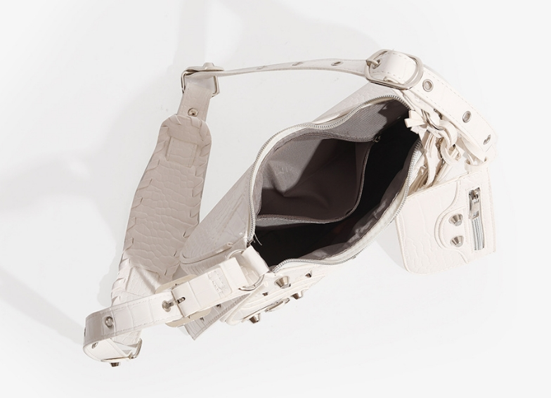 2024 Nuova borsa a tracolla monospalla di lusso con nappa e rivetto alla moda e alla moda, borsa da donna, borsa da moto, borsa da ascella_voghion.com