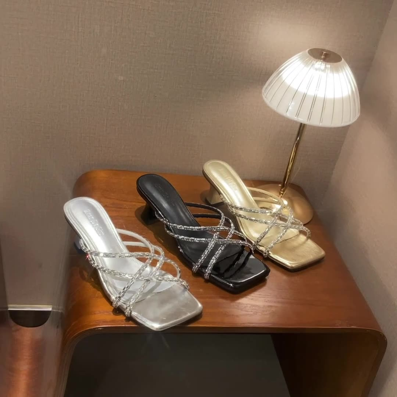 Sandales à lanières pailletées pour femmes – Chaussures à talons carrés et bout ouvert d'inspiration française pour robes (noir/or/argent)_voghion.com