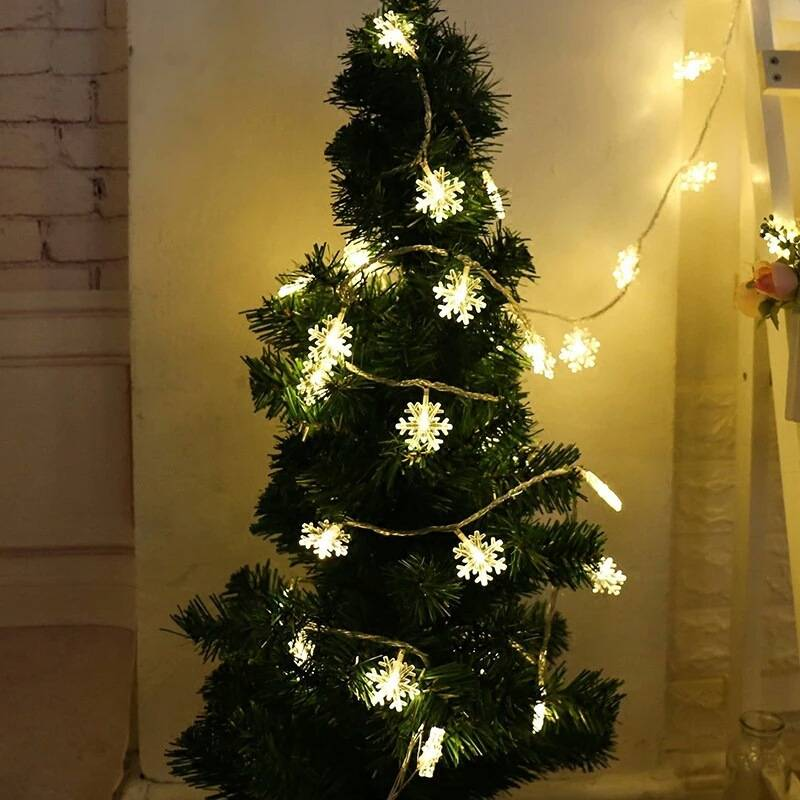 Mehrfarbige LED-Lichterketten – Batterie-/Steckerbetrieben, Schneeflocken-, Weihnachtsbaum- und Pompon-Designs, 1,5 m–100 m Länge, 8 Beleuchtungsmodi_voghion.com