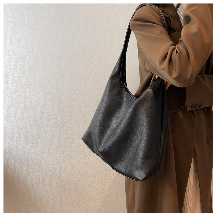New fashionable women's bags for spring and summer, single shoulder underarm bag with large capacity crossbody bag, high-end commuting tote bag_voghion.com