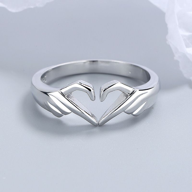 Anello di moda per coppia con gesto geometrico a forma di cuore e palma a doppia mano romantica Carlisle_voghion.com