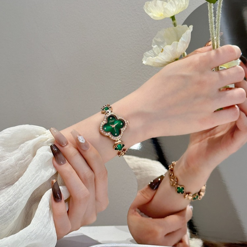 Four Leaf Grass Night Glow Damesarmbandhorloge Groene jade ingelegd Klein en eenvoudig geavanceerd dameshorloge_voghion.com