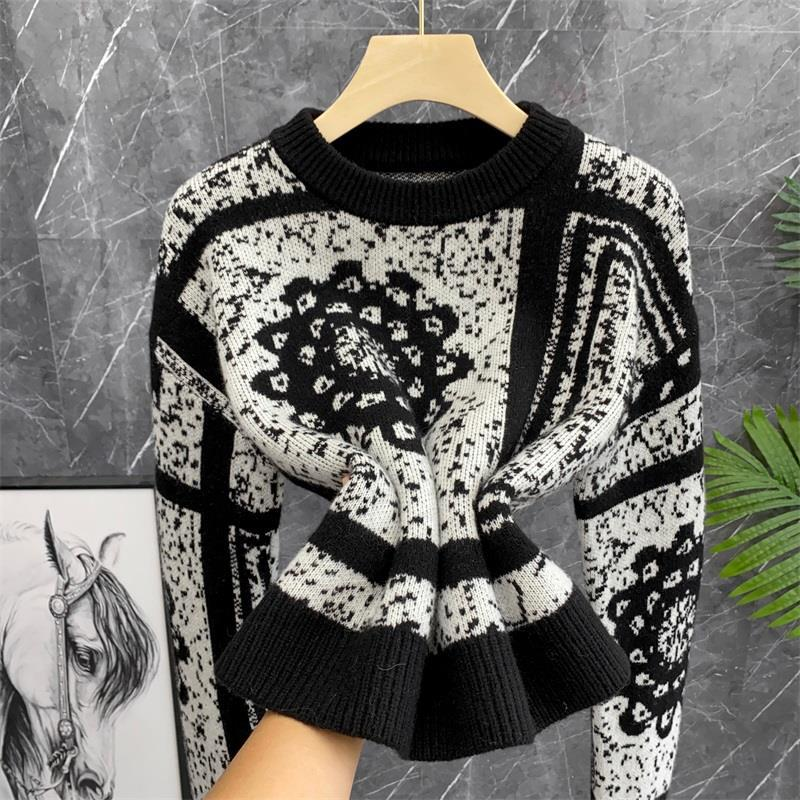 Zeldzaam bloemenpatroon voor dames! Korte, wolachtige gebreide trui met geometrische rozencontrast_voghion.com
