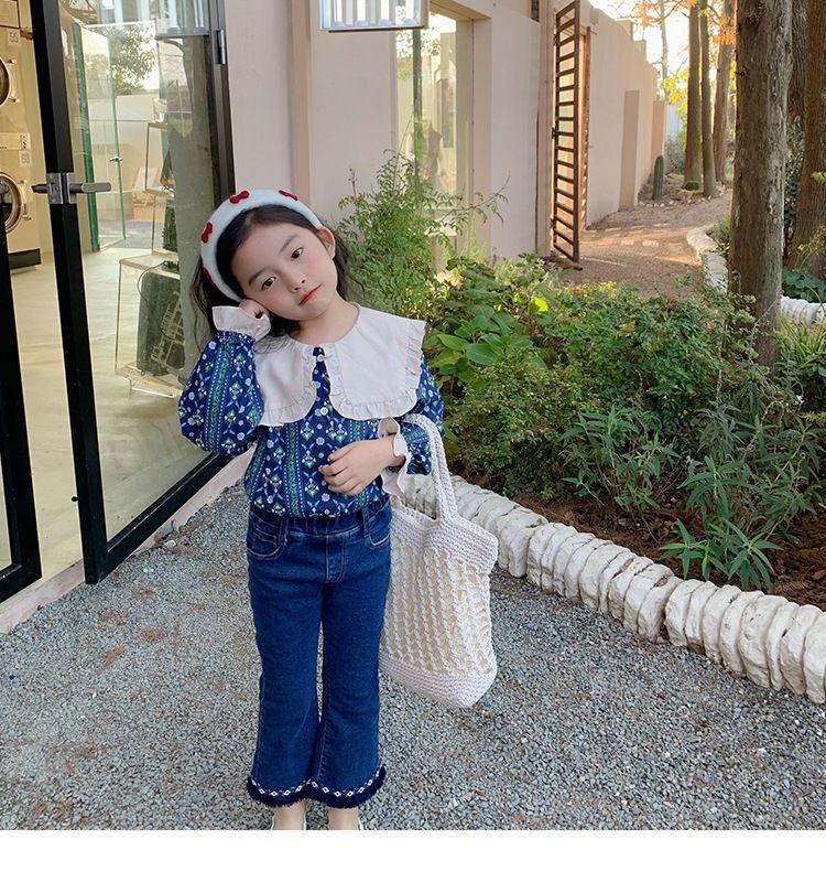 Kinderkleidung Mädchenanzug großes Revers Blumenhemd plus Schlagjeans zweiteiliger Anzug_voghion.com