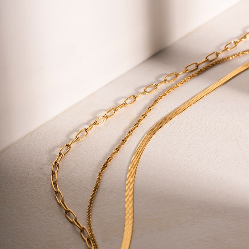 Collana in acciaio inossidabile dorato piatto serpente scintillante graffetta catena collana a tre strati_voghion.com