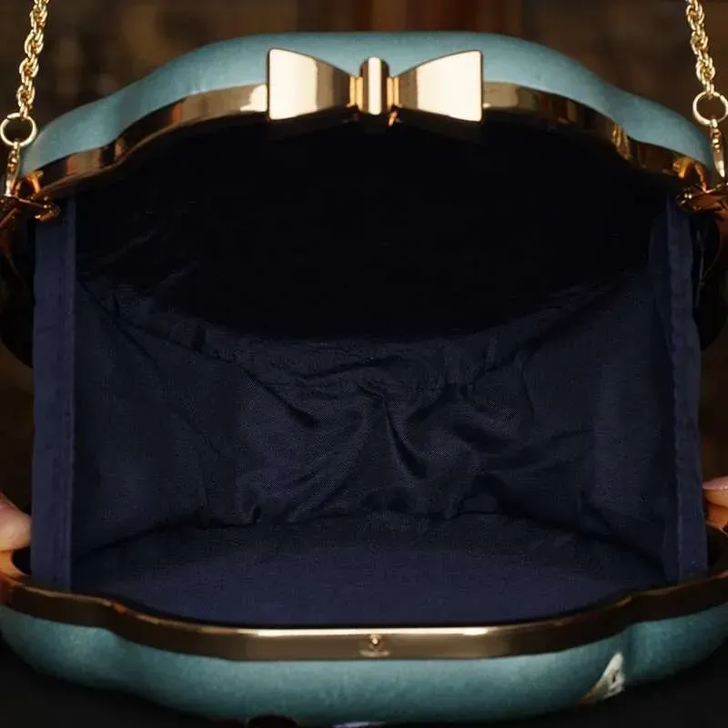 Borse firmate, cappellini, mini tracolle, per feste, matrimoni, banchetti, tessuto con texture setosa, ricamo artigianale Suzhou, motivo farfalla e falena._voghion.com