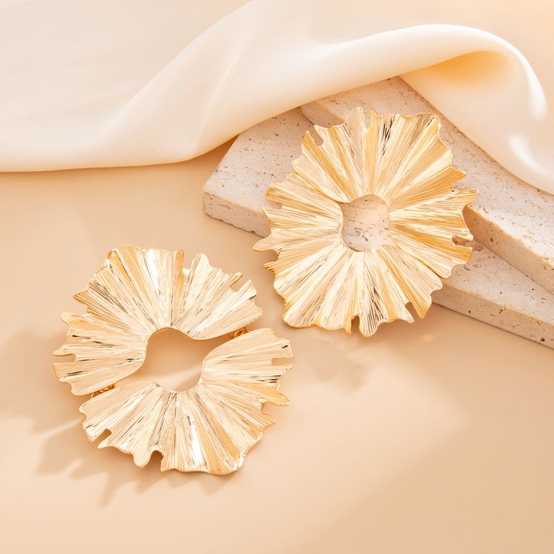 Orecchini pendenti con perle e girasole plissettati, linea di moda Ins, clip per orecchini a clip_voghion.com