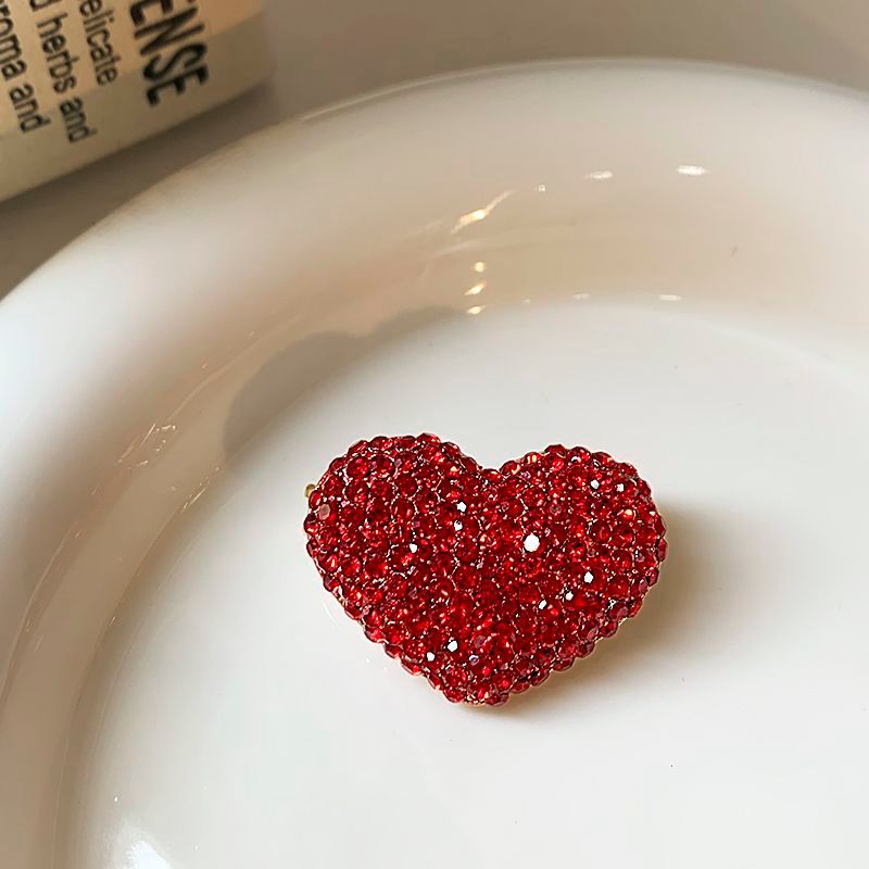 Fashion Red Love Brooch High-end Niche High-end Accessories Fixed Exquisite Pin Clothes Corsage Temperament_voghion.com