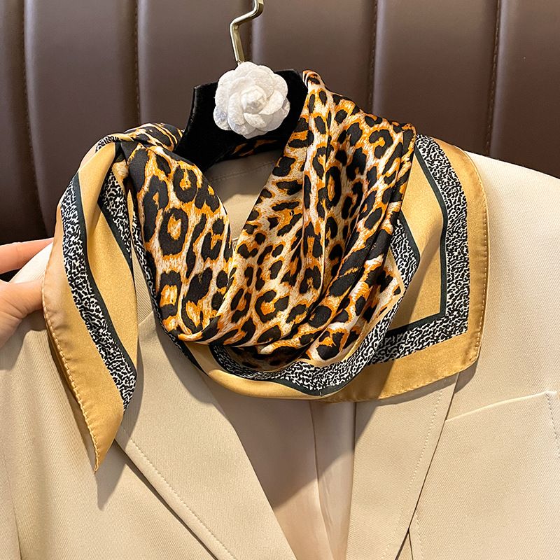 Koreansk ny mote leopardmønster liten firkantet kvinners vår- og høstdekorativ turismeferiepannebåndskjerf_voghion.com