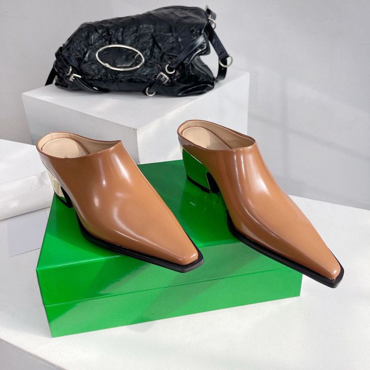 Endqualität 2024 Lazy Damen Echtleder Gekrönt Neue High Heel Muller Schuhe Mode Hausschuhe Trend_voghion.com