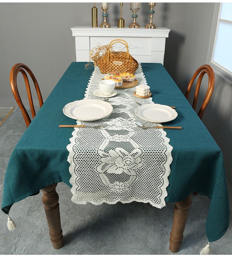Weihnachtlicher Tischläufer mit Spitzenbesatz – Elegante Feiertags-Essdekoration für Partys und Hochzeiten_voghion.com