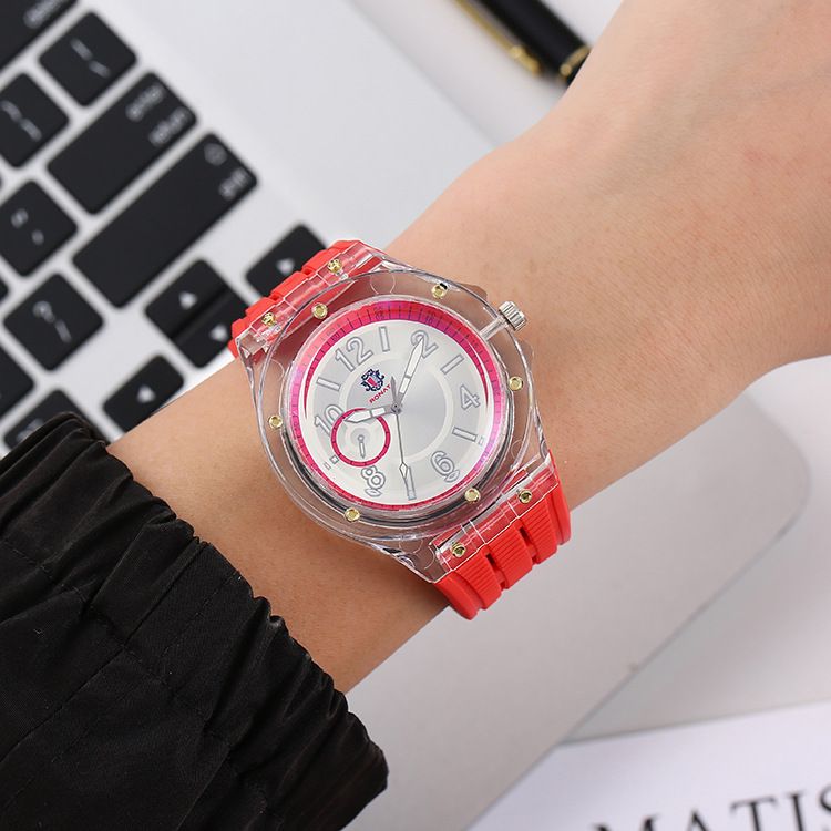 Nuevo reloj de estudiante con correa de plástico y diseño de celebridad de Internet de cuarzo con luz azul y caja transparente_voghion.com