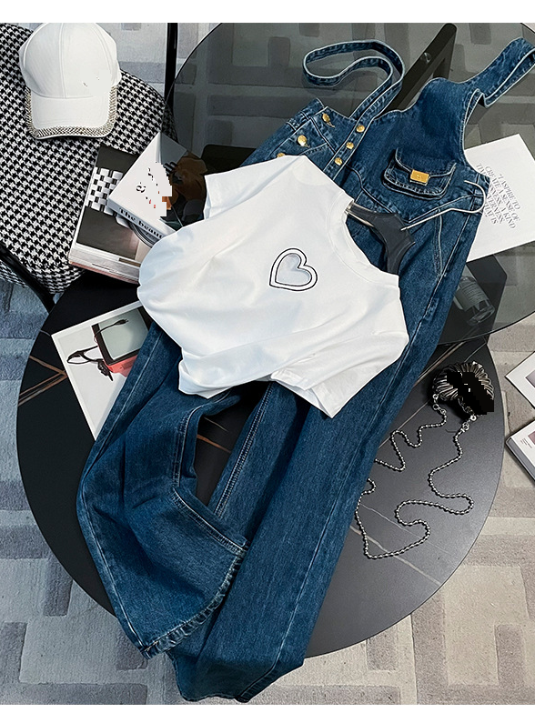 Damenbekleidung im Sommer, hohles, herzförmiges, altersreduzierendes T-Shirt, unregelmäßiger, lässiger Denim-Overall, zweiteiliger Anzug, trendig_voghion.com