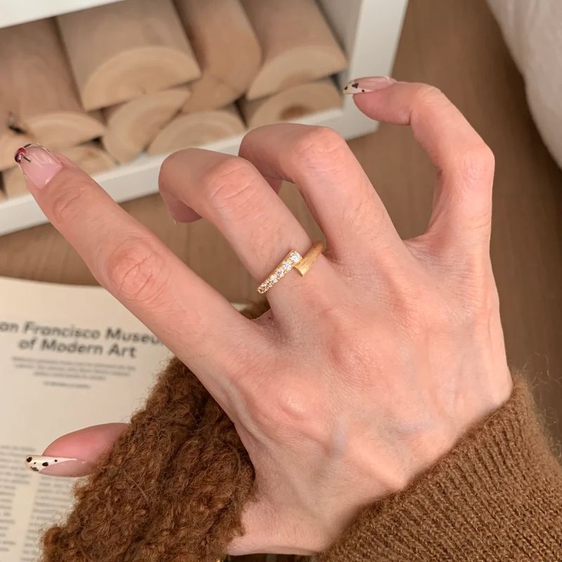 Leichter luxuriöser, glänzender Modering für Frauen, stilvolles Design, Diamantmuster-Indx-Fingerring, Geschenk, altes Geld_voghion.com