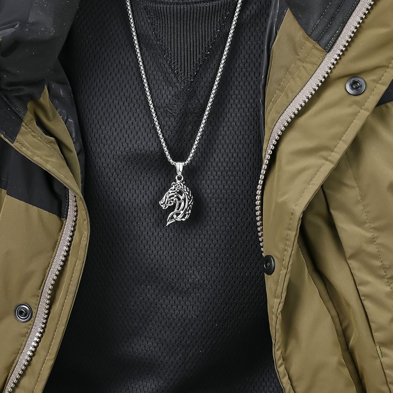 Naszyjnik ze stali tytanowej w stylu retro z pustą głową konia w neutralnym stylu, linia artystyczna, abstrakcyjne akcesoria do zawieszania głowy konia_voghion.com