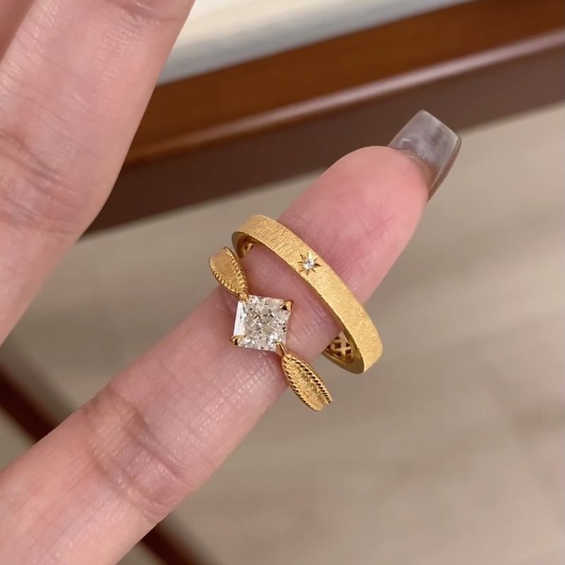 Anelli di coppia Starlight Princess Square con diamanti spazzolati da 1,5 ct, design di nicchia vintage, leggero e di lusso_voghion.com