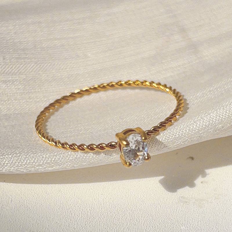 Anillo de circonitas superbrillantes para mujer, anillo de acero de titanio con torsión fina, alta retención de color, regalo para mujer, apilable_voghion.com
