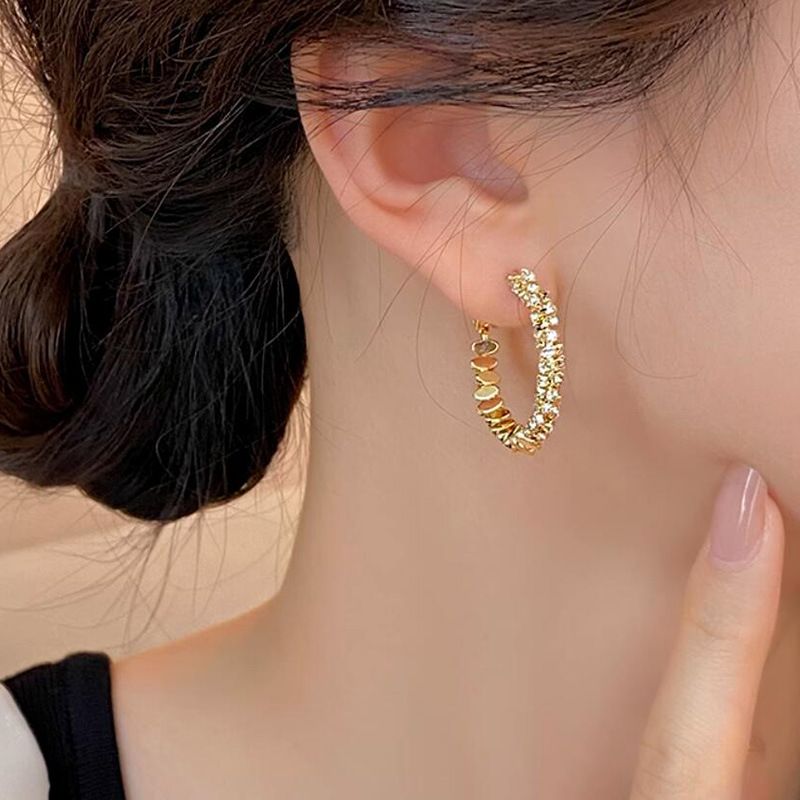 Orecchini a cerchio unici per donna, design di lusso leggero e di nicchia, nuovi orecchini di alta gamma 2024_voghion.com