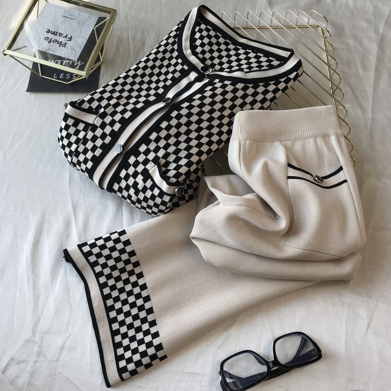 Completo da donna in due pezzi per persone piccole in autunno con abito di grande significato, pantaloni larghi in stile piccolo e profumato, stile western e alla moda_voghion.com