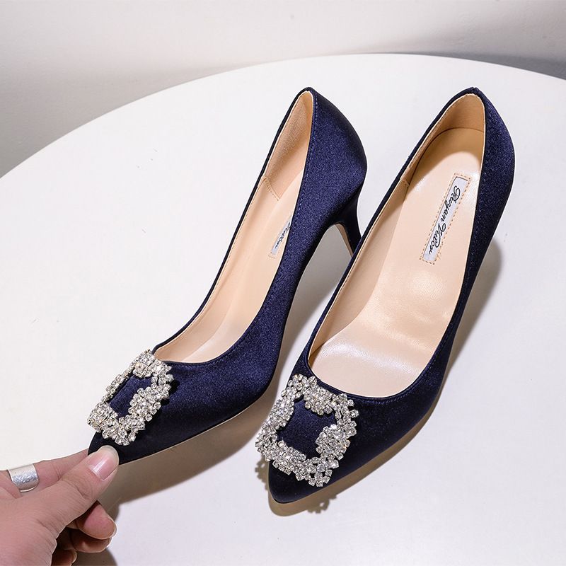 En stock Une pièce Dropshipping MB Por Escarpins à talons hauts et fins pour femmes, bout carré pointu, boucle unique en forme de flocon de neige et strass_voghion.com