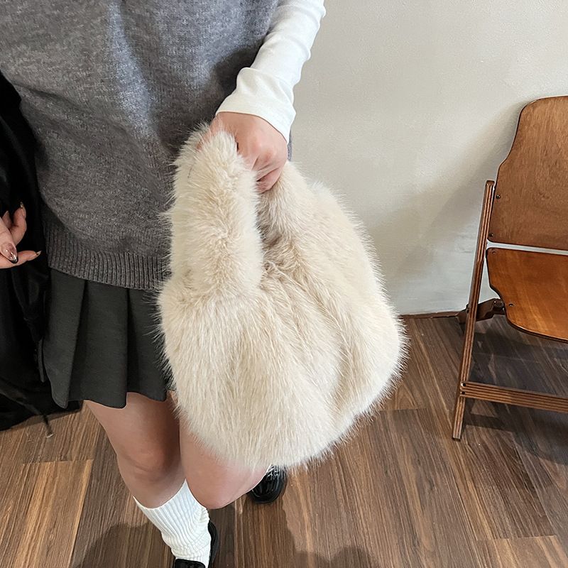 Plush for women, large capacity 2024 new autumn and winter single shoulder handbag, popular plush commuting bag_voghion.com