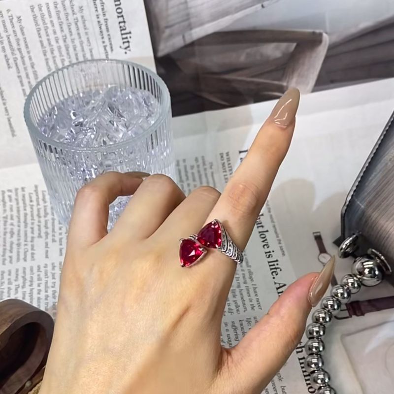 Exquisite High-End Heavy Craft Blood Red Diamond Ring Niche Design Versatile Temperament_voghion.com