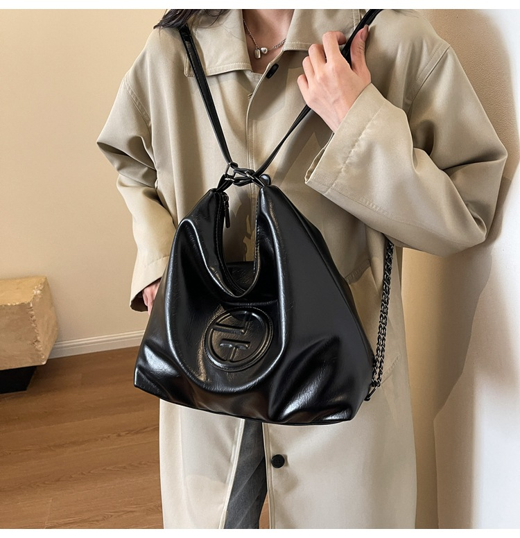 2024 Light Luxury Creative Women's New Cool And Trendy Saddle Bag Fashion Large Capacity Shoulder Bag Solid Color Handbag_voghion.com