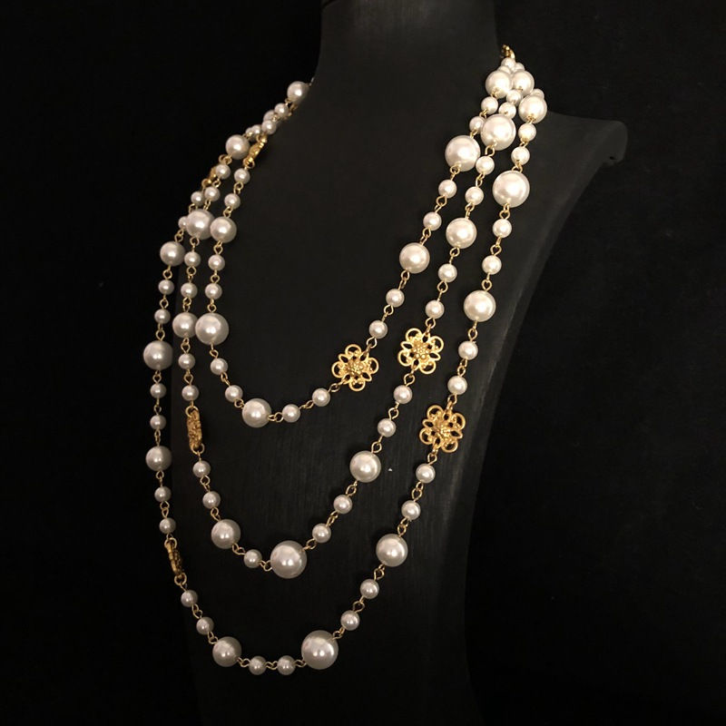 Niche de luxe légère automne et hiver multicouches pour femmes, chaîne de pull, collier de perles, design médiéval tendance, collier à chaîne suspendue haut de gamme_voghion.com